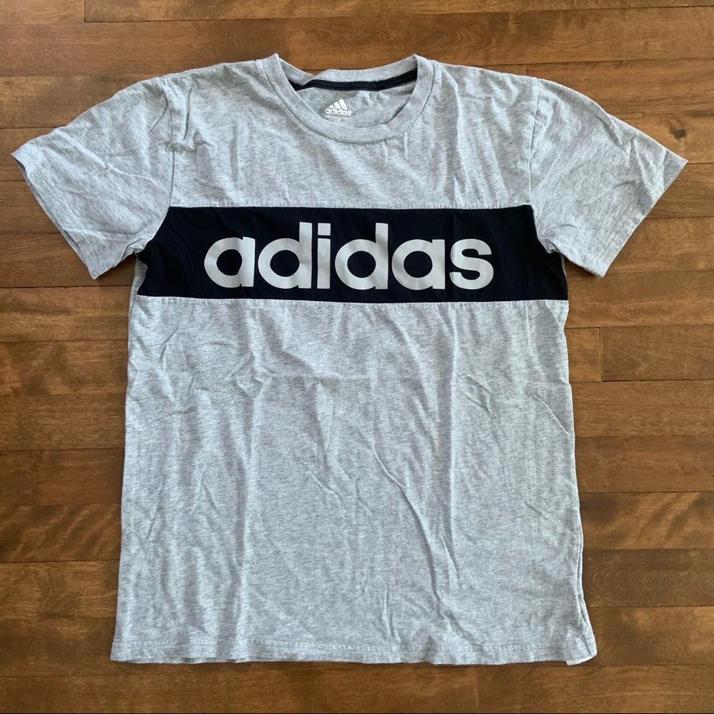 Adidas performance logo graphic tee / Colour: Grey/Black / Size: Boys L/G